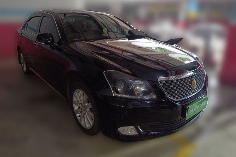 Used Toyota Crown 2011 2.5L Royal Special Edition with Leather and Sunroof Front Right 45 Deg