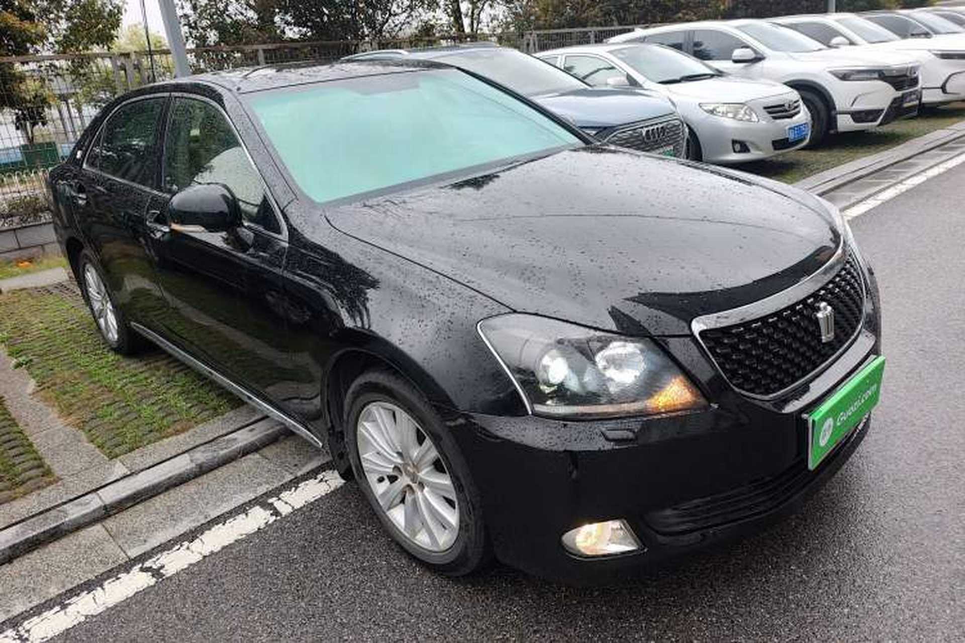 Used Toyota Crown 2011 2.5L Royal Special Edition with Leather and Sunroof Front Right 45 Deg