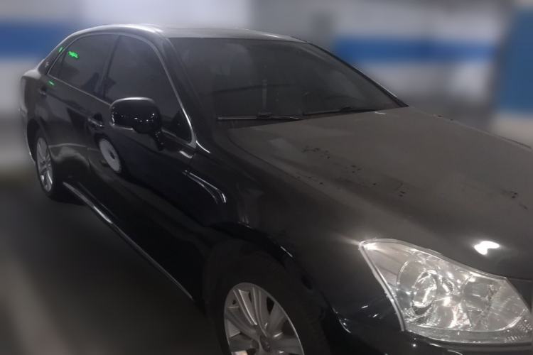 Used Toyota Crown 2011 2.5L Royal Special Edition with Leather and Sunroof Front Right 45 Deg