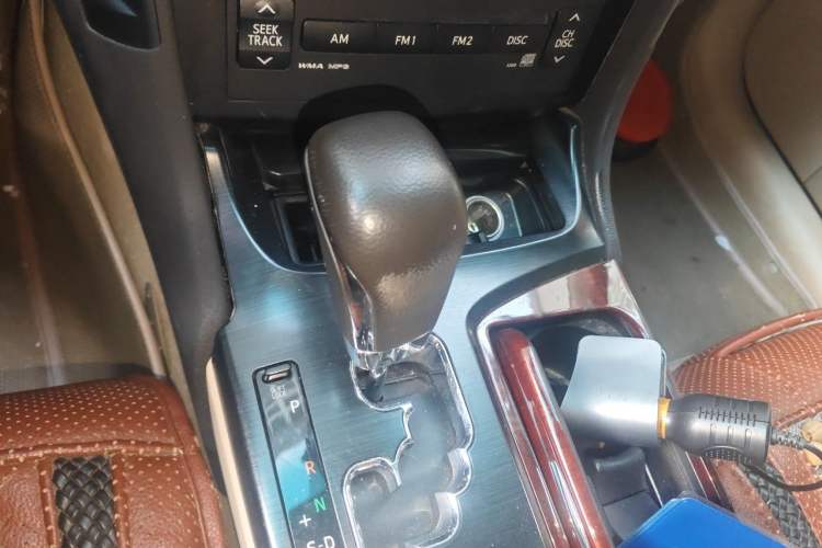Used Toyota Crown 2011 2.5L Royal Special Edition with Leather and Sunroof Gear Lever