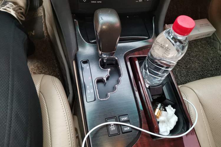 Used Toyota Crown 2011 2.5L Royal Special Edition with Leather and Sunroof Gear Lever