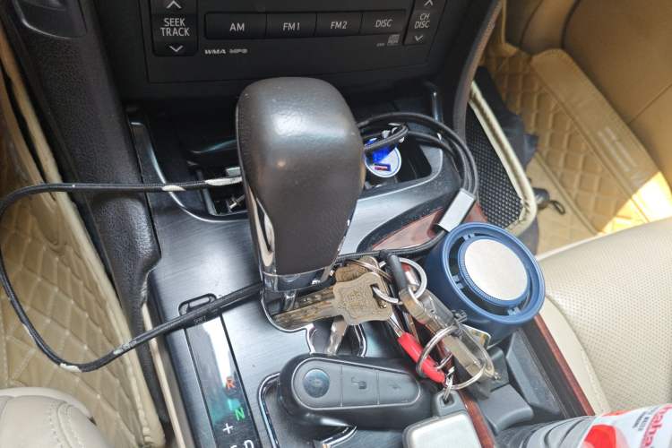 Used Toyota Crown 2011 2.5L Royal Special Edition with Leather and Sunroof Gear Lever
