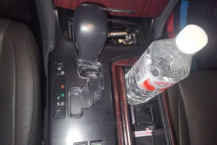 Used Toyota Crown 2011 2.5L Royal Special Edition with Leather and Sunroof Gear Lever
