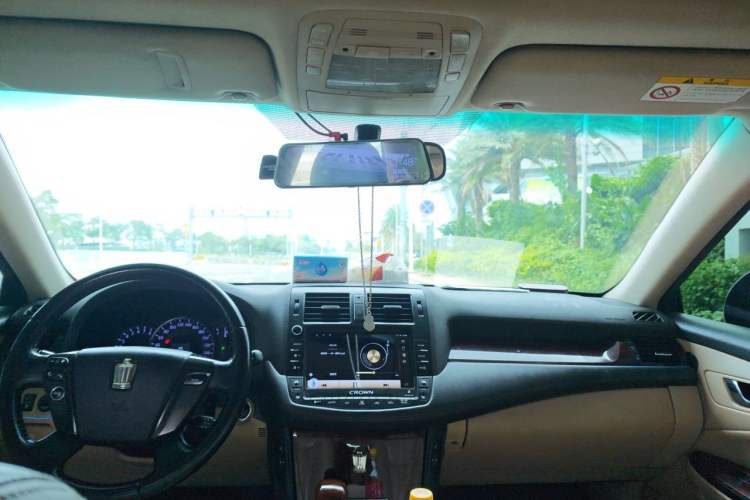 Used Toyota Crown 2011 2.5L Royal Special Edition with Leather and Sunroof Headliner