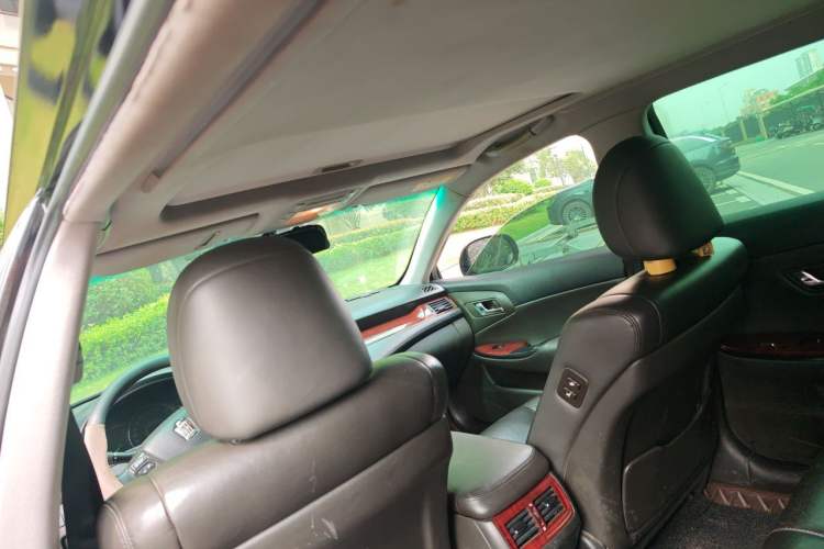 Used Toyota Crown 2011 2.5L Royal Special Edition with Leather and Sunroof Headliner