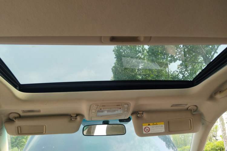 Used Toyota Crown 2011 2.5L Royal Special Edition with Leather and Sunroof Headliner