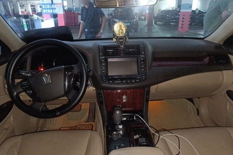Used Toyota Crown 2011 2.5L Royal Special Edition with Leather and Sunroof Headliner