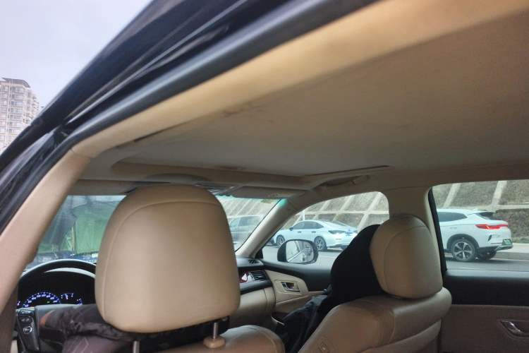 Used Toyota Crown 2011 2.5L Royal Special Edition with Leather and Sunroof Headliner