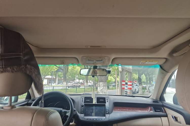Used Toyota Crown 2011 2.5L Royal Special Edition with Leather and Sunroof Headliner