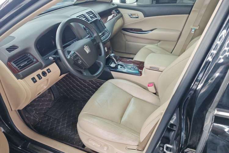Used Toyota Crown 2011 2.5L Royal Special Edition with Leather and Sunroof Interior 1