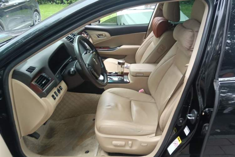 Used Toyota Crown 2011 2.5L Royal Special Edition with Leather and Sunroof Left Front Seat