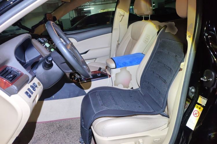 Used Toyota Crown 2011 2.5L Royal Special Edition with Leather and Sunroof Left Front Seat