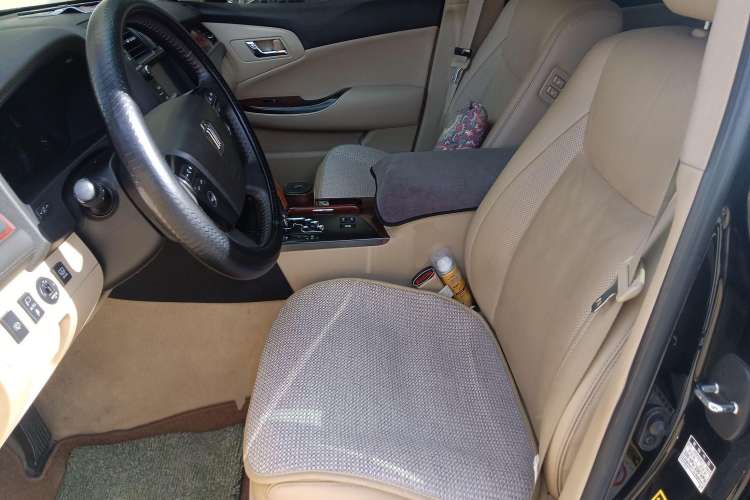 Used Toyota Crown 2011 2.5L Royal Special Edition with Leather and Sunroof Left Front Seat