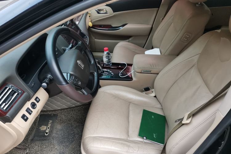 Used Toyota Crown 2011 2.5L Royal Special Edition with Leather and Sunroof Left Front Seat