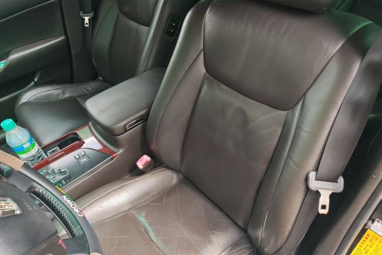 Used Toyota Crown 2011 2.5L Royal Special Edition with Leather and Sunroof Left Front Seat