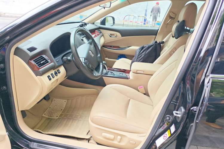 Used Toyota Crown 2011 2.5L Royal Special Edition with Leather and Sunroof Left Front Seat