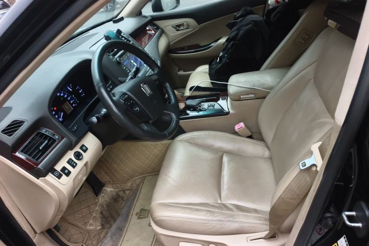 Used Toyota Crown 2011 2.5L Royal Special Edition with Leather and Sunroof Left Front Seat