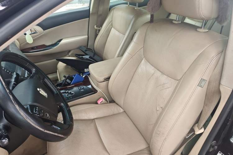 Used Toyota Crown 2011 2.5L Royal Special Edition with Leather and Sunroof Left Front Seat