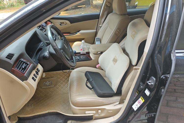 Used Toyota Crown 2011 2.5L Royal Special Edition with Leather and Sunroof Left Front Seat