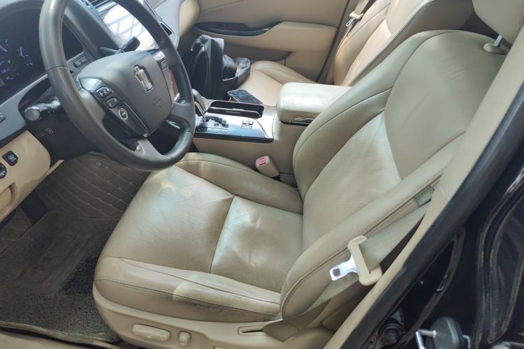 Used Toyota Crown 2011 2.5L Royal Special Edition with Leather and Sunroof Left Front Seat