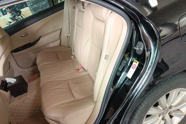 Used Toyota Crown 2011 2.5L Royal Special Edition with Leather and Sunroof Left Rear Seat