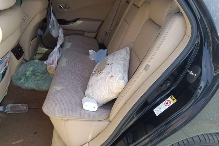 Used Toyota Crown 2011 2.5L Royal Special Edition with Leather and Sunroof Left Rear Seat