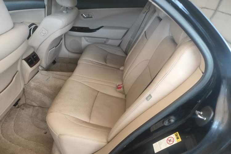 Used Toyota Crown 2011 2.5L Royal Special Edition with Leather and Sunroof Left Rear Seat