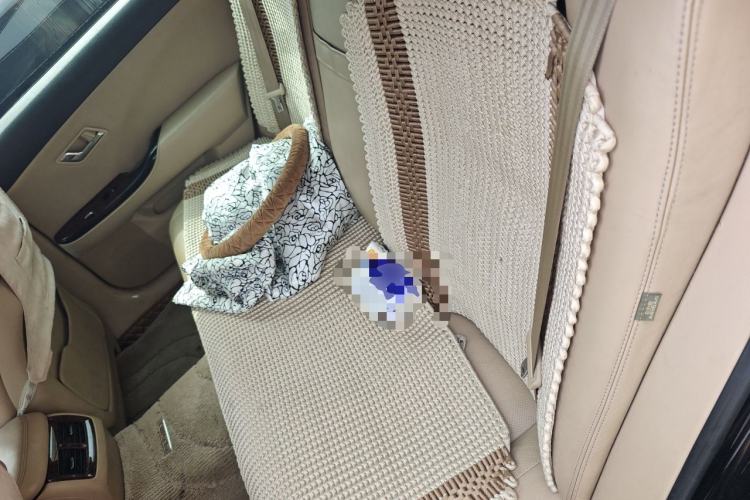Used Toyota Crown 2011 2.5L Royal Special Edition with Leather and Sunroof Left Rear Seat