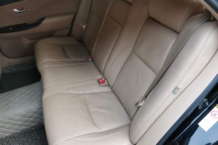 Used Toyota Crown 2011 2.5L Royal Special Edition with Leather and Sunroof Left Rear Seat