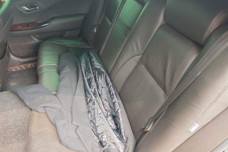 Used Toyota Crown 2011 2.5L Royal Special Edition with Leather and Sunroof Left Rear Seat