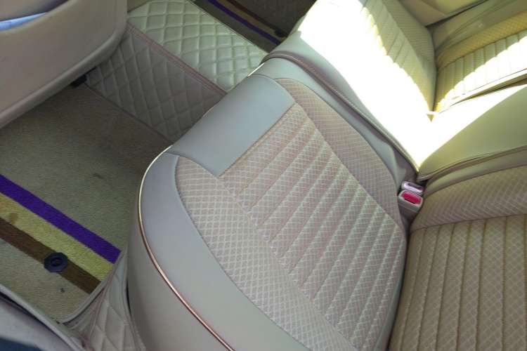 Used Toyota Crown 2011 2.5L Royal Special Edition with Leather and Sunroof Left Rear Seat