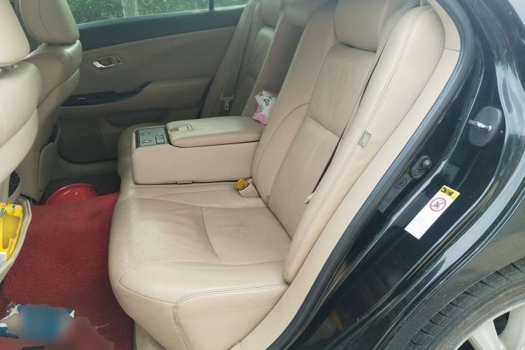 Used Toyota Crown 2011 2.5L Royal Special Edition with Leather and Sunroof Left Rear Seat
