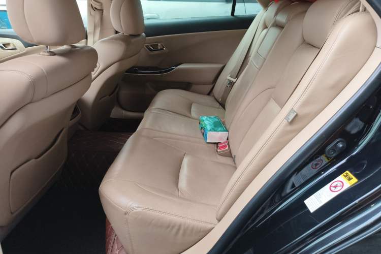 Used Toyota Crown 2011 2.5L Royal Special Edition with Leather and Sunroof Left Rear Seat