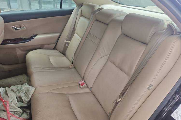 Used Toyota Crown 2011 2.5L Royal Special Edition with Leather and Sunroof Left Rear Seat