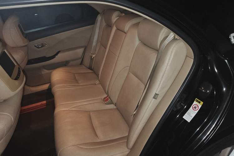 Used Toyota Crown 2011 2.5L Royal Special Edition with Leather and Sunroof Left Rear Seat