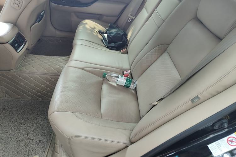 Used Toyota Crown 2011 2.5L Royal Special Edition with Leather and Sunroof Left Rear Seat