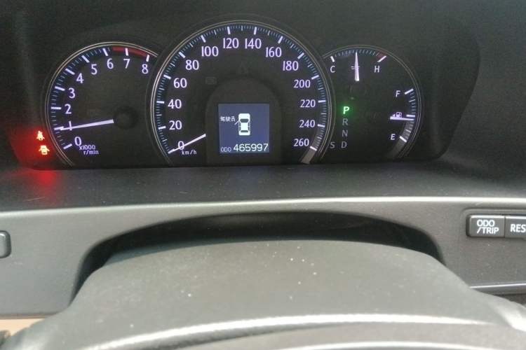 Used Toyota Crown 2011 2.5L Royal Special Edition with Leather and Sunroof Odometer Close Up