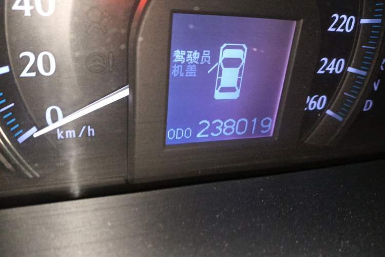 Used Toyota Crown 2011 2.5L Royal Special Edition with Leather and Sunroof Odometer Close Up
