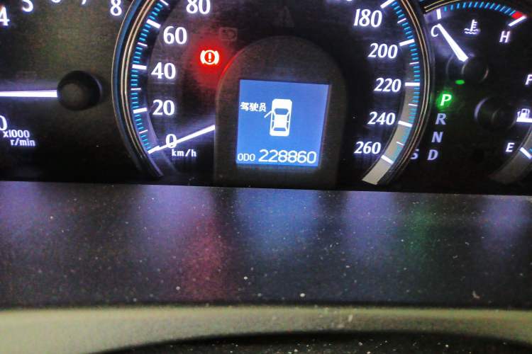 Used Toyota Crown 2011 2.5L Royal Special Edition with Leather and Sunroof Odometer Close Up