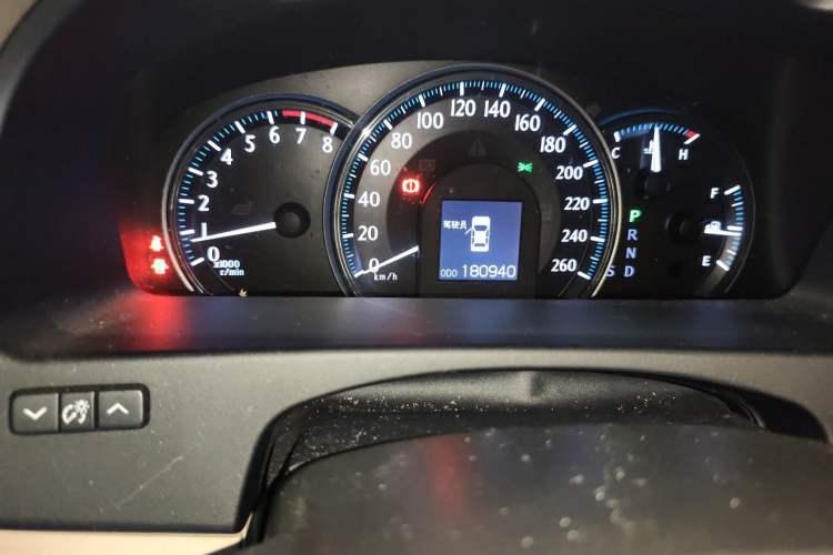 Used Toyota Crown 2011 2.5L Royal Special Edition with Leather and Sunroof Odometer Close Up