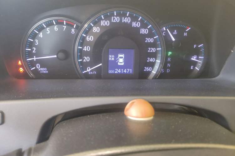 Used Toyota Crown 2011 2.5L Royal Special Edition with Leather and Sunroof Odometer Close Up