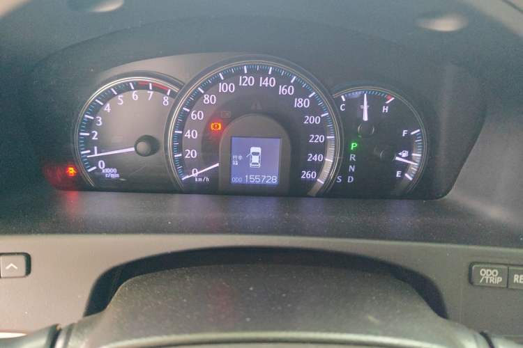 Used Toyota Crown 2011 2.5L Royal Special Edition with Leather and Sunroof Odometer Close Up