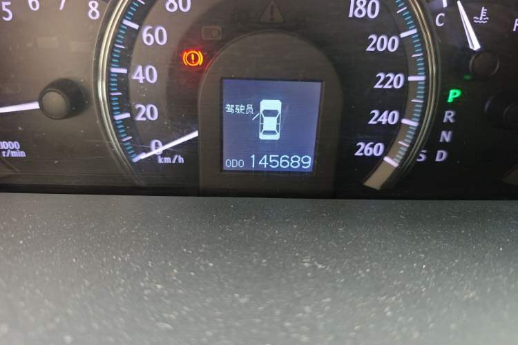 Used Toyota Crown 2011 2.5L Royal Special Edition with Leather and Sunroof Odometer Close Up