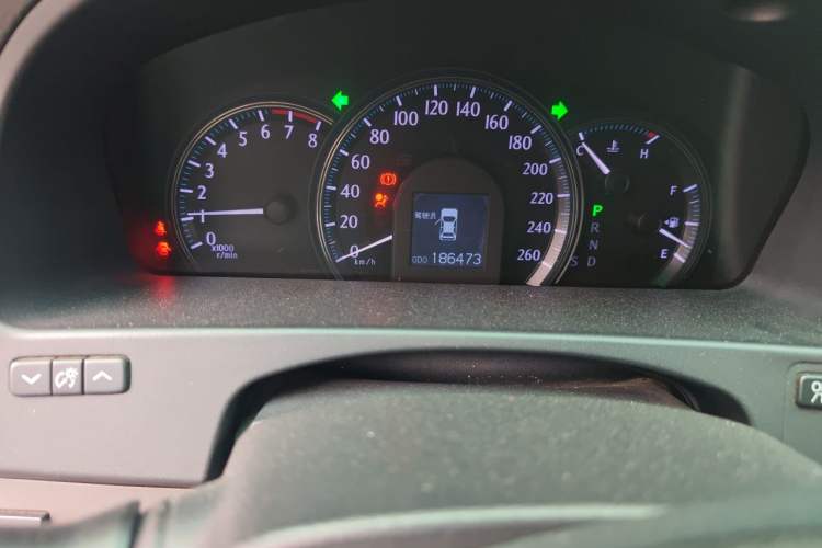 Used Toyota Crown 2011 2.5L Royal Special Edition with Leather and Sunroof Odometer Close Up