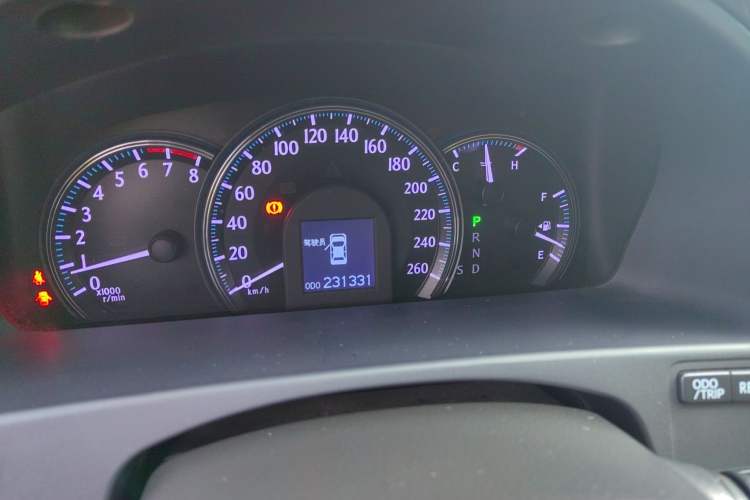 Used Toyota Crown 2011 2.5L Royal Special Edition with Leather and Sunroof Odometer Close Up