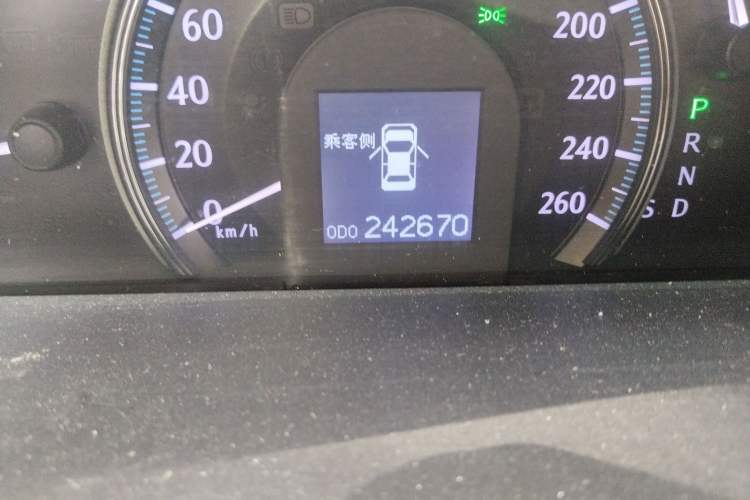 Used Toyota Crown 2011 2.5L Royal Special Edition with Leather and Sunroof Odometer Close Up