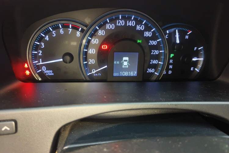 Used Toyota Crown 2011 2.5L Royal Special Edition with Leather and Sunroof Odometer Close Up