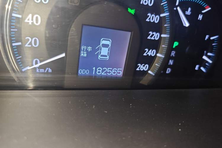Used Toyota Crown 2011 2.5L Royal Special Edition with Leather and Sunroof Odometer Close Up