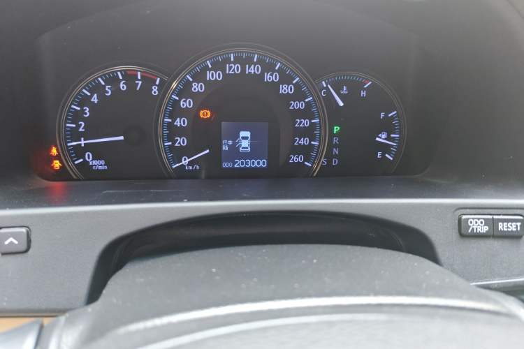 Used Toyota Crown 2011 2.5L Royal Special Edition with Leather and Sunroof Odometer Close Up