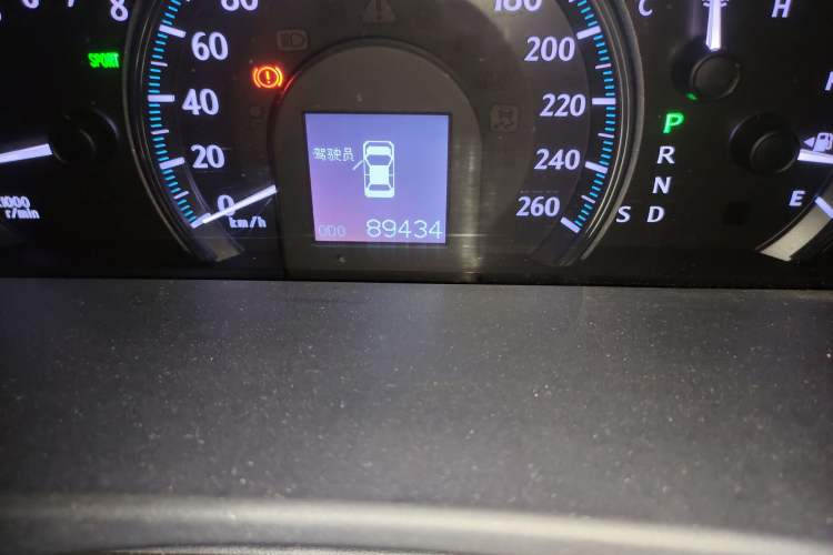 Used Toyota Crown 2011 2.5L Royal Special Edition with Leather and Sunroof Odometer Close Up